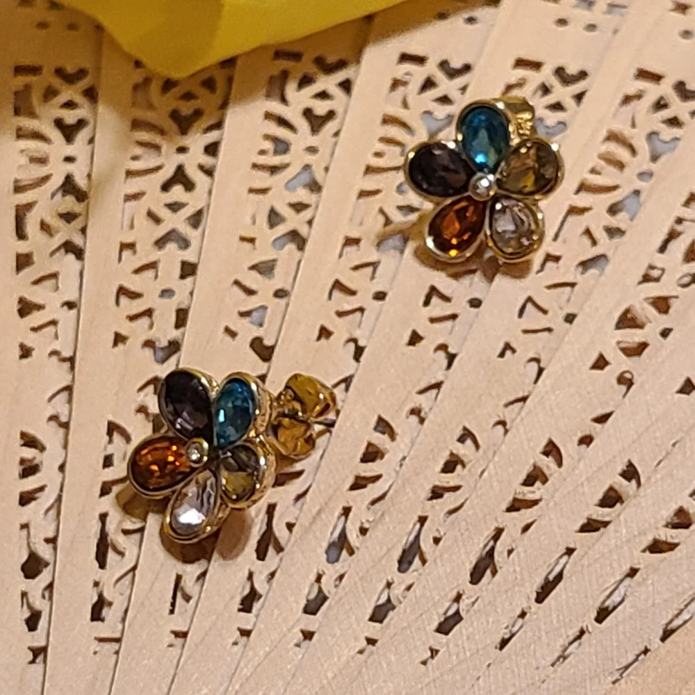 Ladies Earrings For Sale - Picture 2 of 7